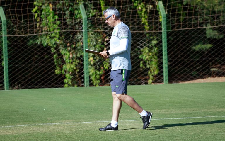 Goiás anuncia demissão do técnico Armando Evangelista 