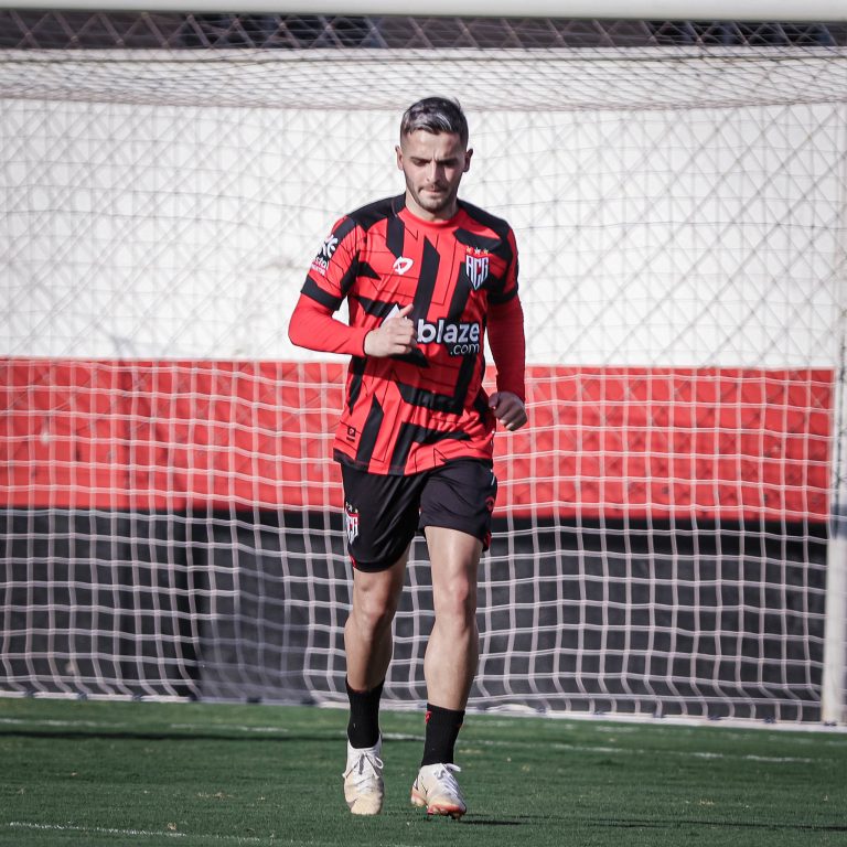 Kelvin correndo no CT do Dragão