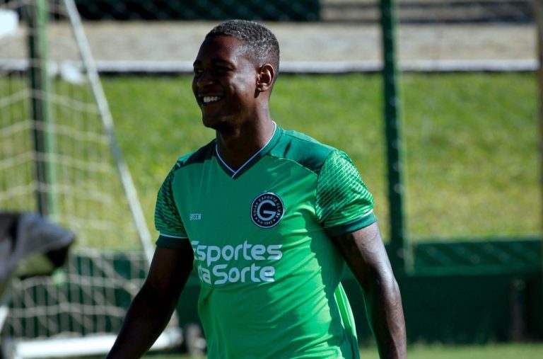 Sem espaço, volante do Goiás é emprestado para clube da Série B