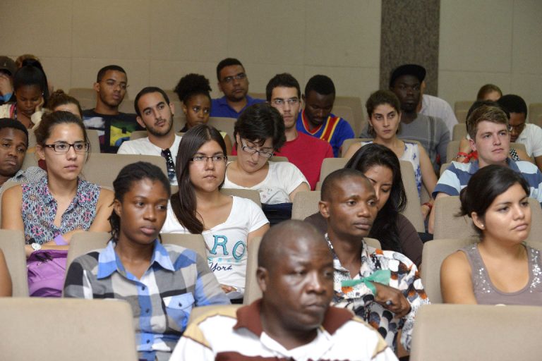 MEC abre 6 mil vagas no ensino superior para estudantes estrangeiros