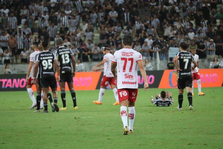 Vila Nova tropeça fora de casa e perde liderança da Série B por critério de desempate