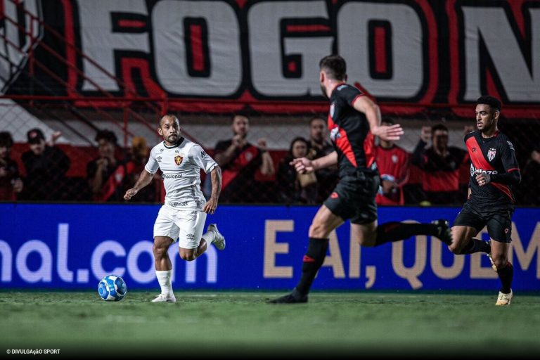 Atlético volta a jogar bem, vence Sport no Antônio Accioly e respira na tabela