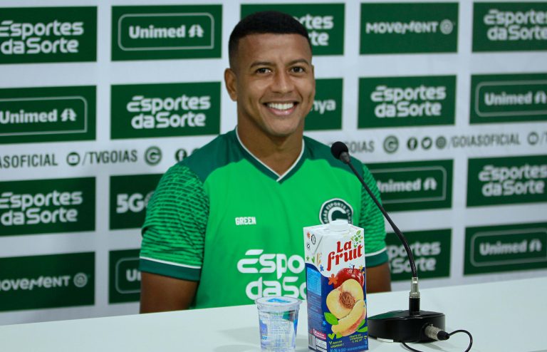 Maguinho exalta a boa fase do Goiás, mas não espera um jogo fácil contra o Athletico-PR