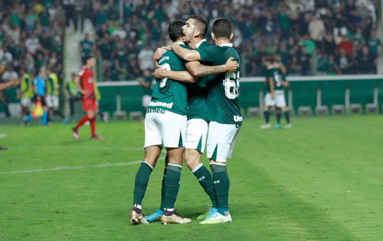 Invicto há seis jogos no Brasileirão, Goiás reduz risco de rebaixamento para 22% 