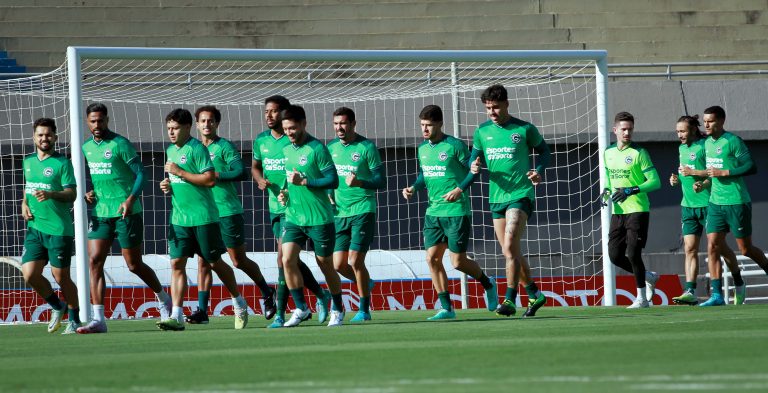 Em busca da classificação na Sul-Americana, Goiás recebe o Estudiantes no estádio Serra Dourada 