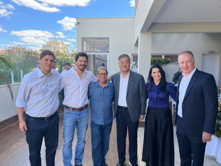 Deputado Lucas Calil participa de evento com Daniel Vilela e embaixador chinês