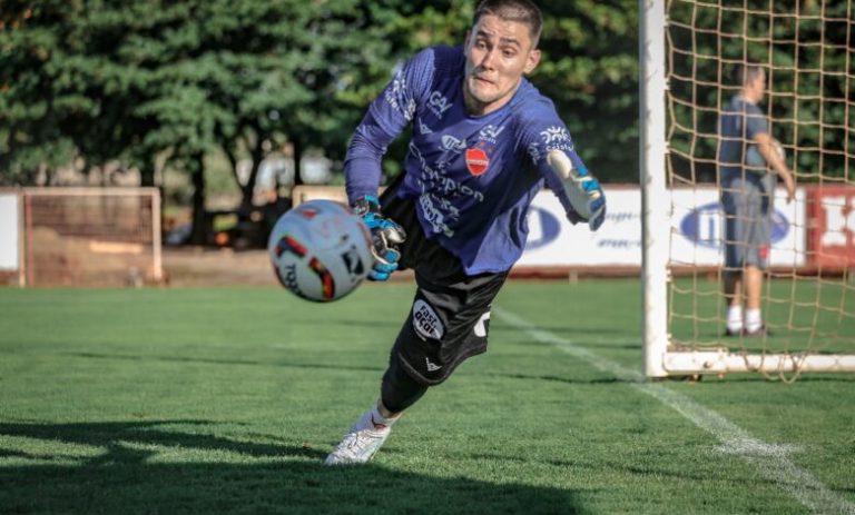 Dênis Júnior exalta Vanderlei e quer focar no acesso antes da renovação com o Vila Nova