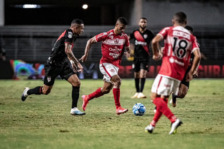 Atlético-GO volta a perder fora de casa e vê G4 ficar cada vez mais distante