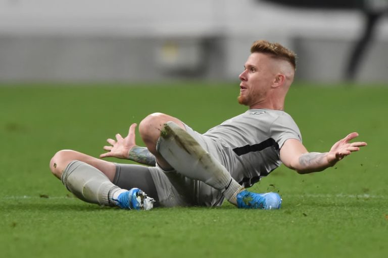 Vila Nova desiste de Rafael Forster e vai em busca de outro zagueiro