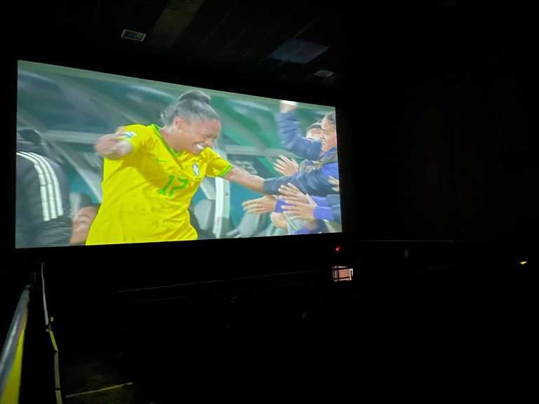 Jogo Brasil X Jamaica pela Copa do Mundo Feminina será transmitido de forma gratuita no Cine Ouro, em Goiânia