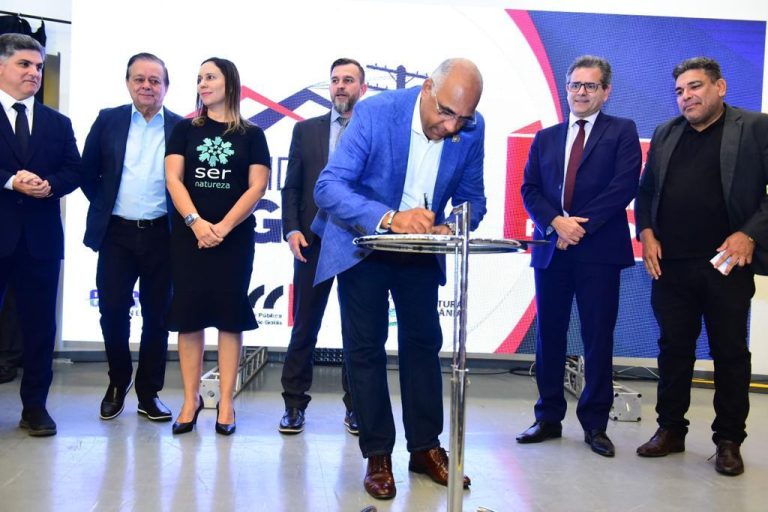 Prefeitura de Goiânia lança programa Cidade Segura para resolver problemas de fios inutilizados em postes