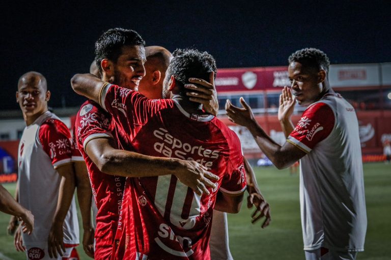 Vila Nova vence no OBA e se mantém próximo dos líderes da Série B