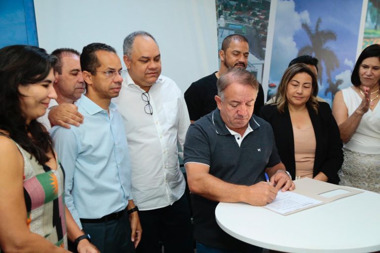 Sancionada a lei do plano de carreira dos servidores públicos de Aparecida de Goiânia