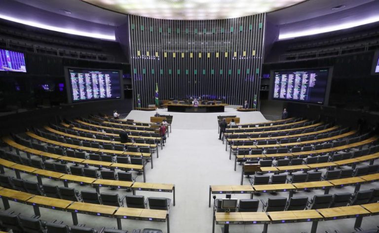 Câmara aprova protocolo para coibir violência contra mulher em boates