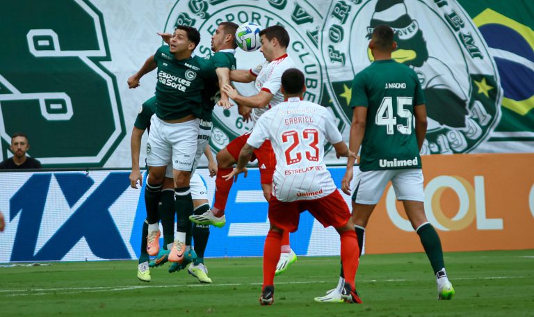 Goiás faz jogo equilibrado, mas empata sem gols na Serrinha