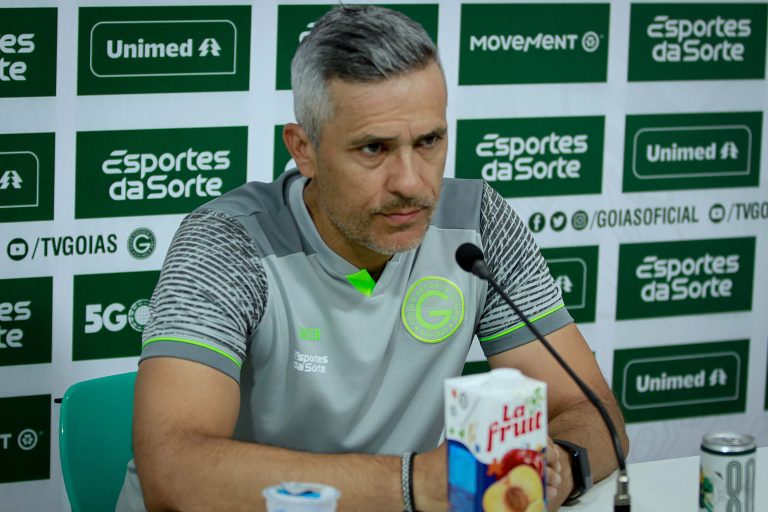 Técnico do Goiás elogia Abel Ferreira e projeta jogos contra equipes do G-4 
