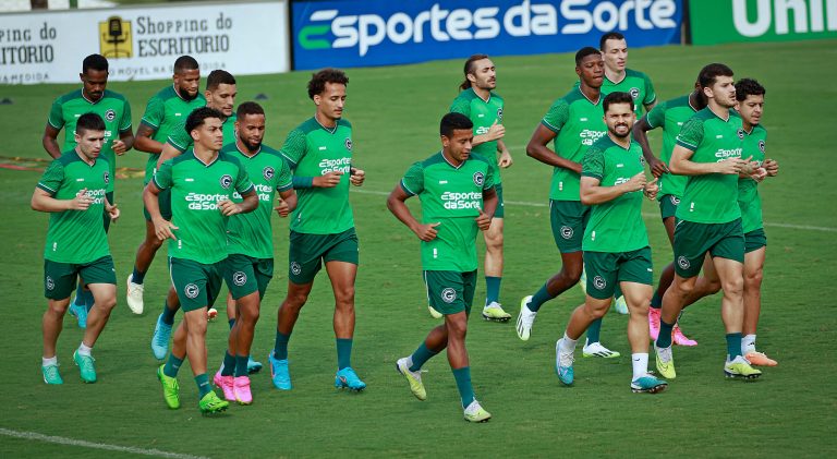 Com mudanças, Goiás enfrenta o Palmeiras nesta sexta (15); confira a provável escalação 