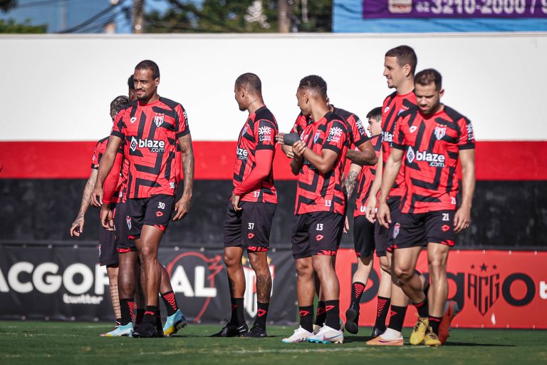 Jogadores do Atlético Goianiense no CT do Dragão 2023