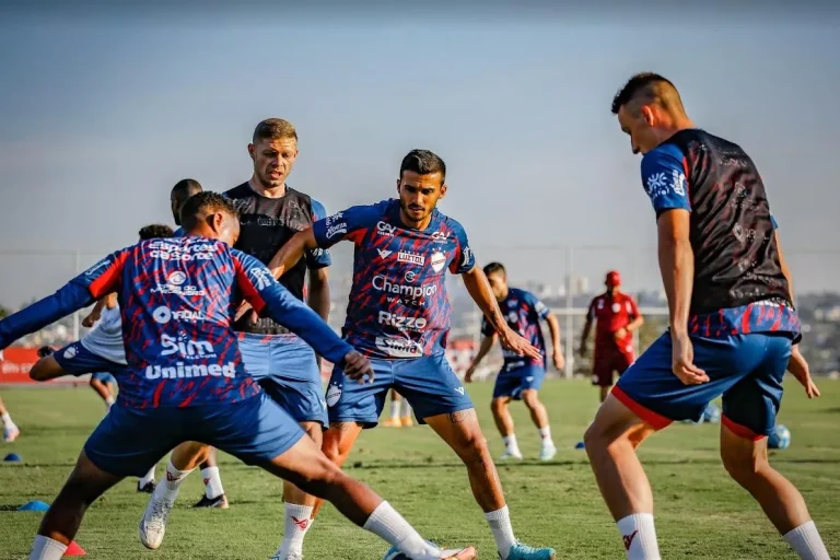 Vila Nova terá no mínimo duas mudanças para o jogo do ano contra a Chapecoense