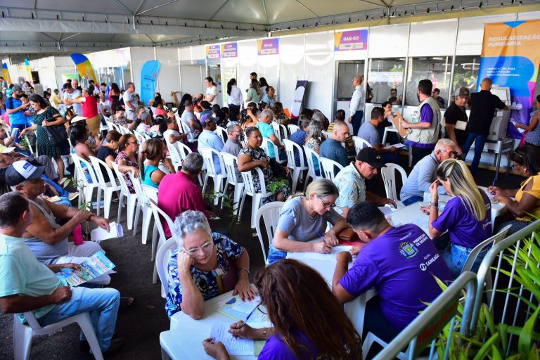 Famílias da Região Noroeste têm acesso a mais de 130 serviços no Mutirão de Goiânia