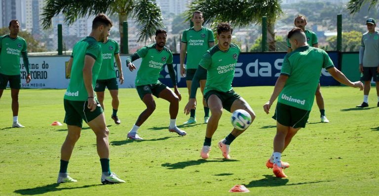 Pressionado, Goiás se prepara para enfrentar o líder da Série A