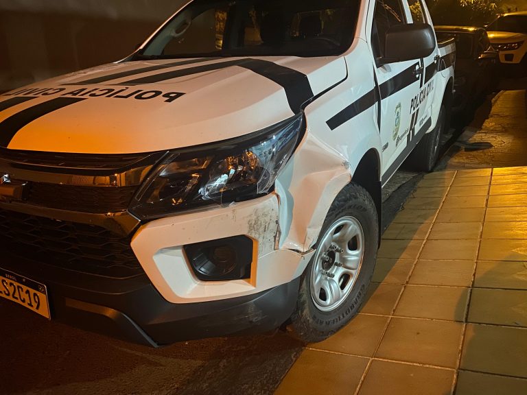 Jovem tenta fugir da polícia em alta velocidade