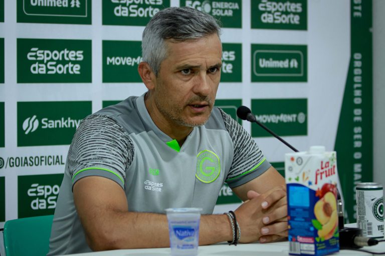 Técnico do Goiás projeta partida contra o Botafogo e afirma: “teremos dificuldades”