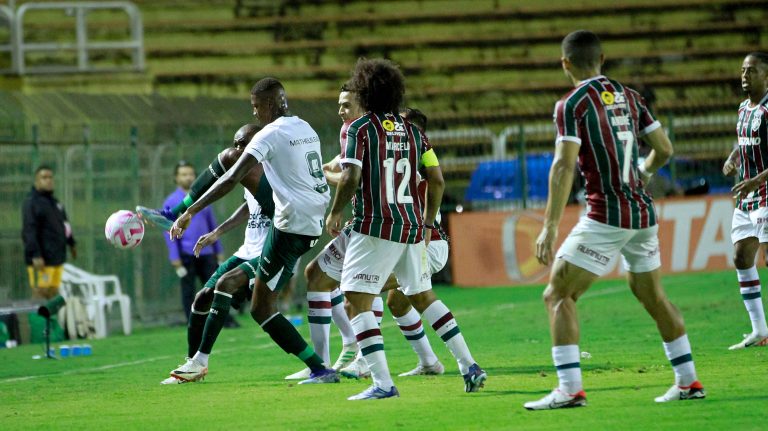 Em jogo movimentado, Goiás perde de virada e não consegue se distanciar do Z4