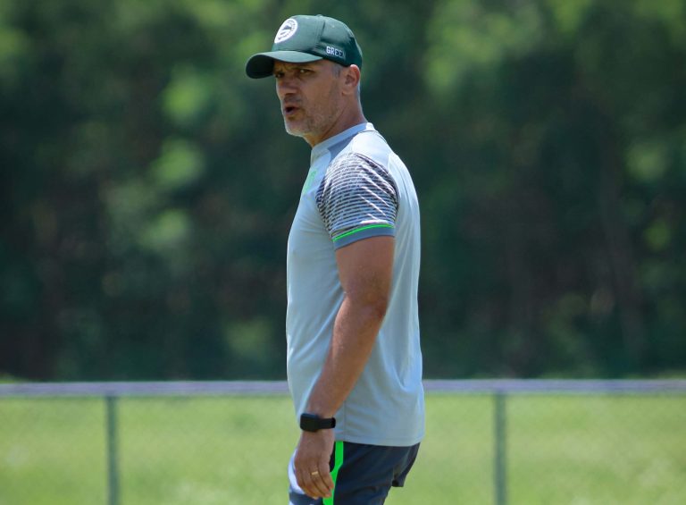 Com vitória do Santos, Goiás volta para o Z-4 e se complica no Brasileirão