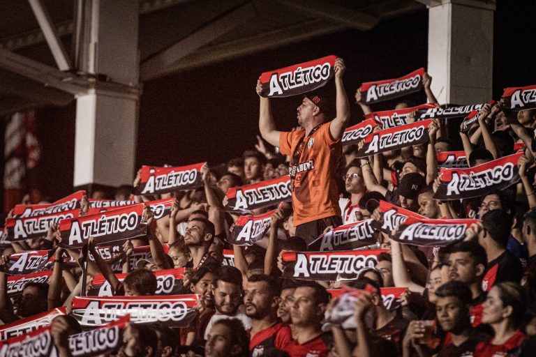 Torcida do Atlético Goianiense presente no Accioly
