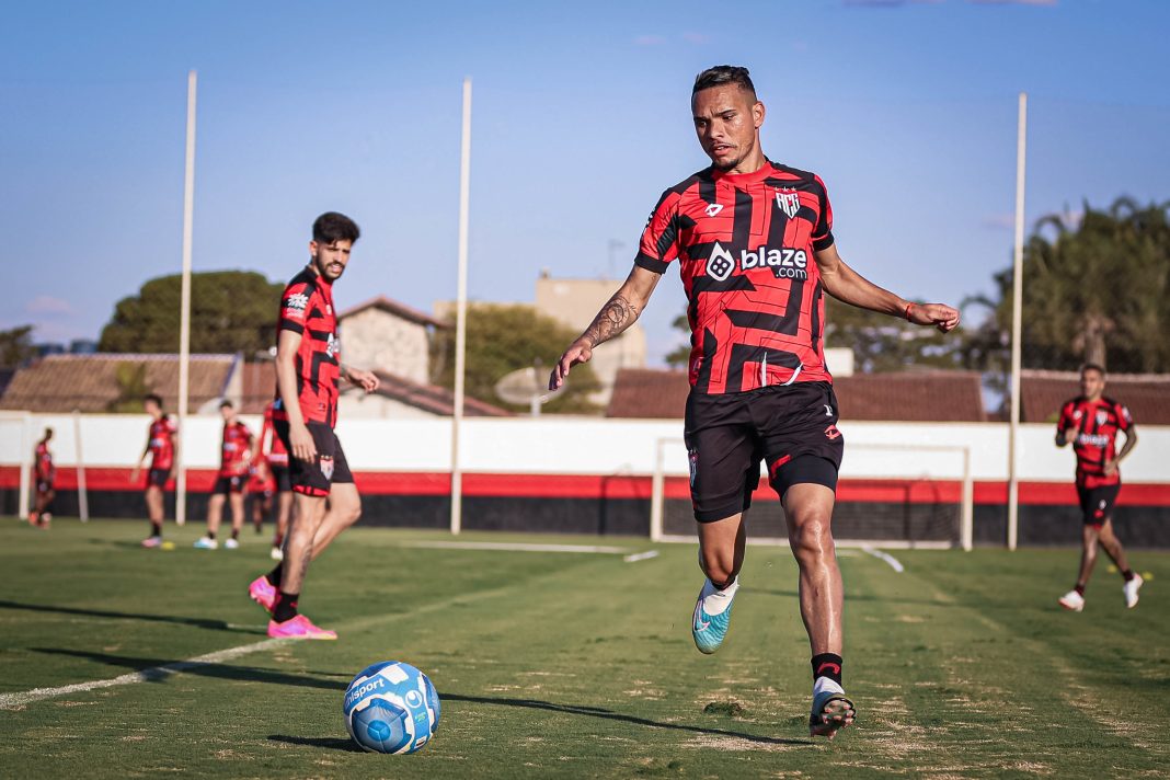 Luiz Fernando treinando no CT do Dragão