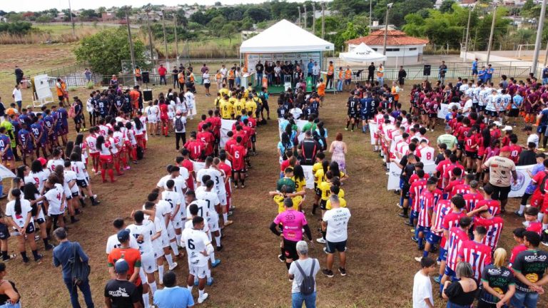 Com entrega de materiais esportivos, Taça das Favelas define os times masculinos e femininos que vão às quartas de final