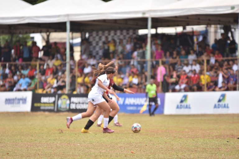 Taça das favelas movimentou Goiânia com mutirão de serviços e definiu os semifinalistas do torneio