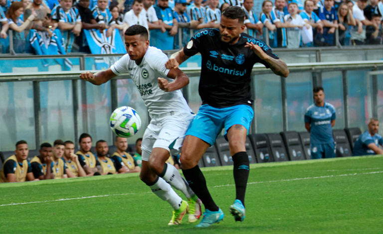 Goiás perde de virada e está matematicamente rebaixado