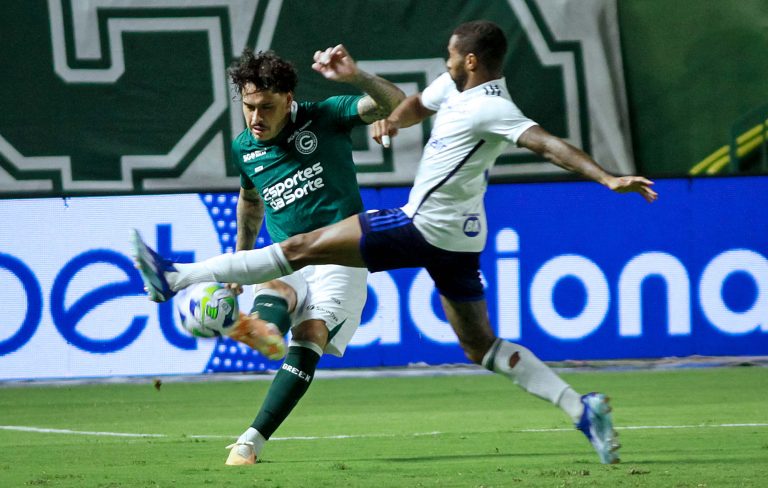 Goiás perde mais um confronto direto em casa e está praticamente rebaixado