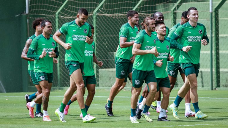 Goiás finaliza preparação para jogo contra o Bragantino; confira a provável escalação