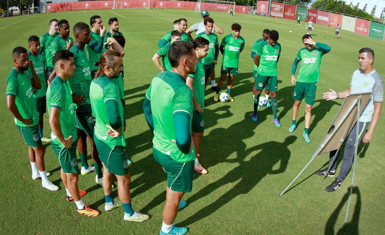 Goiás visita o Grêmio em Porto Alegre; confira as prováveis escalações