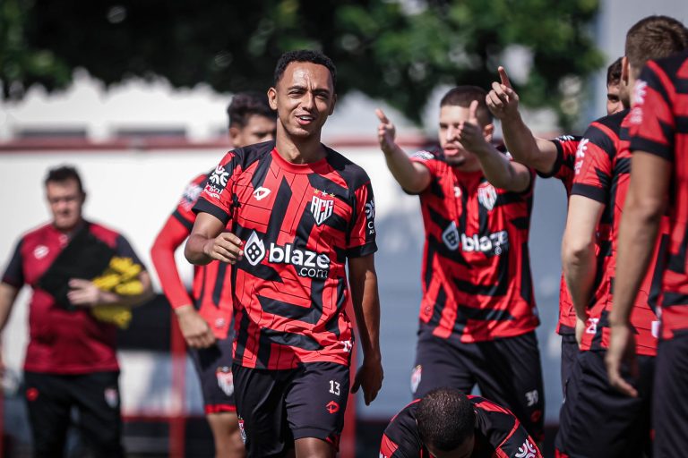 Meia Dodô durante treinamento