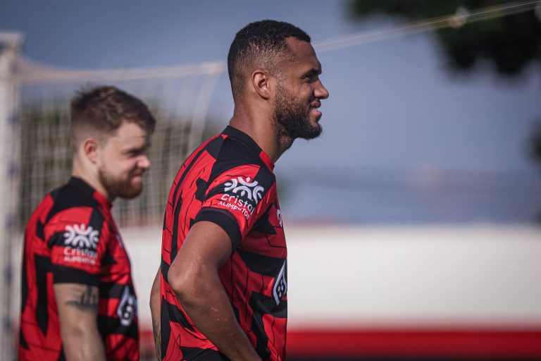 Gustavo Coutinho treinando no CT do Dragão