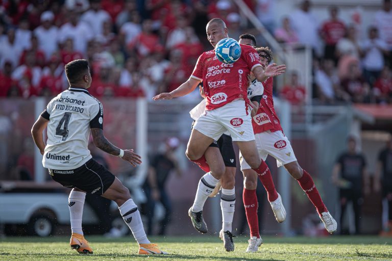 Vila Nova vence, entra no G4 na penúltima rodada e só depende de si para conseguir acesso