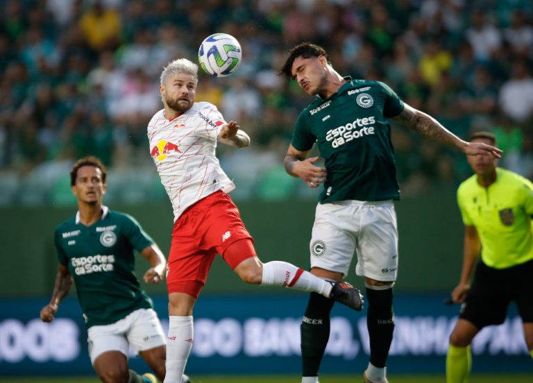 Goiás volta a perder na Serrinha e se complica na Série A