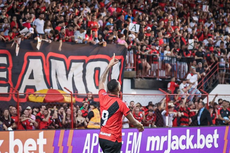 Atlético-GO vence, conta com tropeço de rival e está classificado para a Série A de 2024