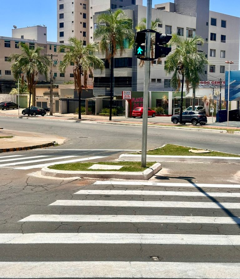 Entra em operação semáforos para pedestres nos 33 cruzamentos do corredor da Avenida T-7, em Goiânia