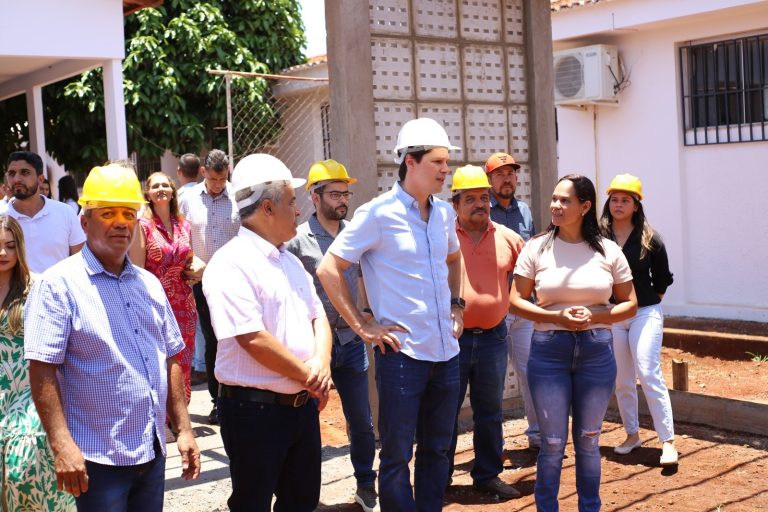Daniel Vilela visita obras do Estado em Castelândia
