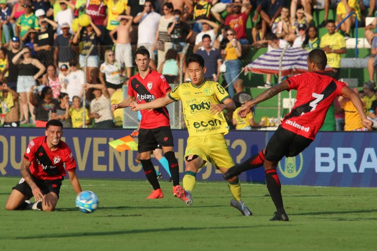 Atlético-GO perde confronto direto, deixa Z4 e tentará acesso em casa, na última rodada