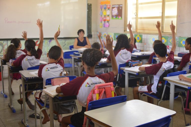 Prefeitura de Aparecida vai pagar bônus a servidores da Educação