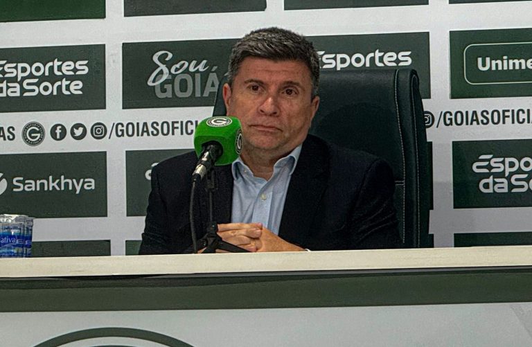 Ainda sem treinador, Goiás segue no mercado em busca de um novo comandante