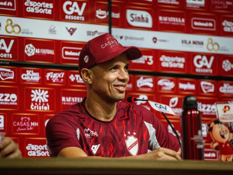 Vila Nova renova o contrato de Higo Magalhães que será o técnico de 2024