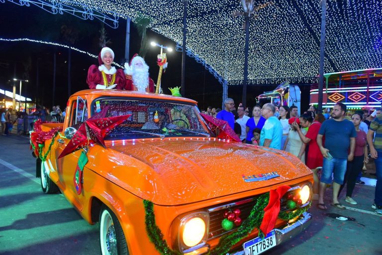 Inaugurada a decoração de Natal da Praça Tamandaré, em Goiânia