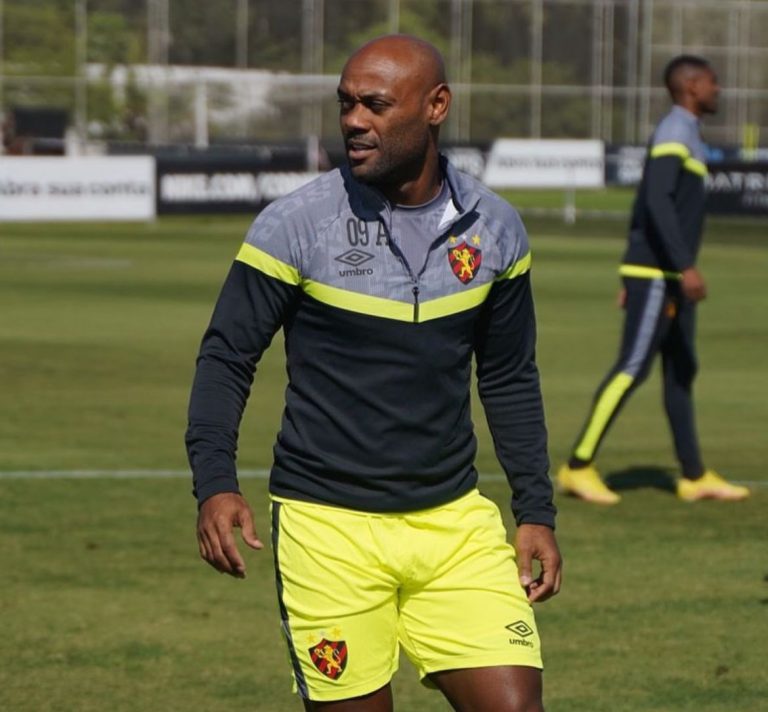 Atacante Vagner Love durante treinamento no Sport
